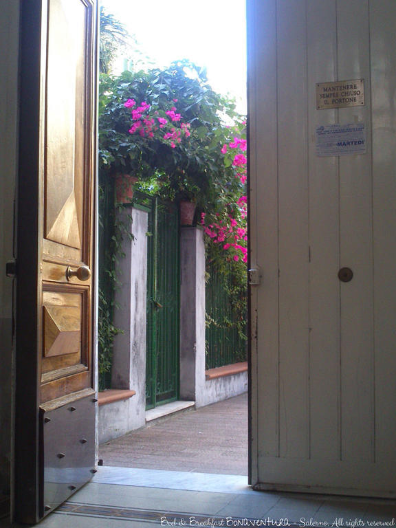 Bed & Breakfast Bonaventura ซาแลร์โน ภายนอก รูปภาพ